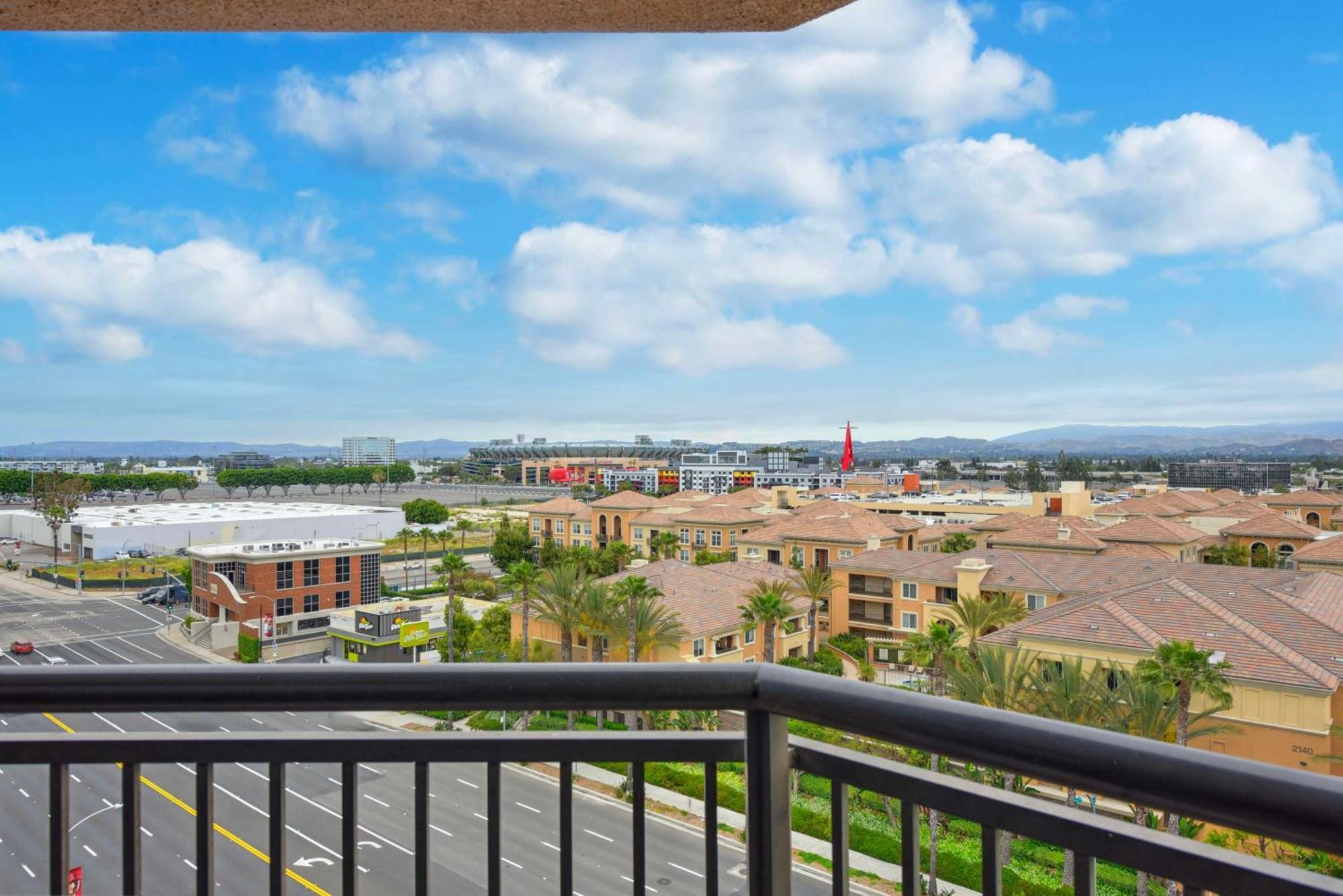 Embassy Suites By Hilton Anaheim-Orange Exterior photo